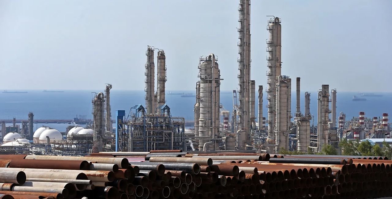 Strait of Hormuz Tension in 2026: Impacts on World Oil Markets and Regional Peace Efforts